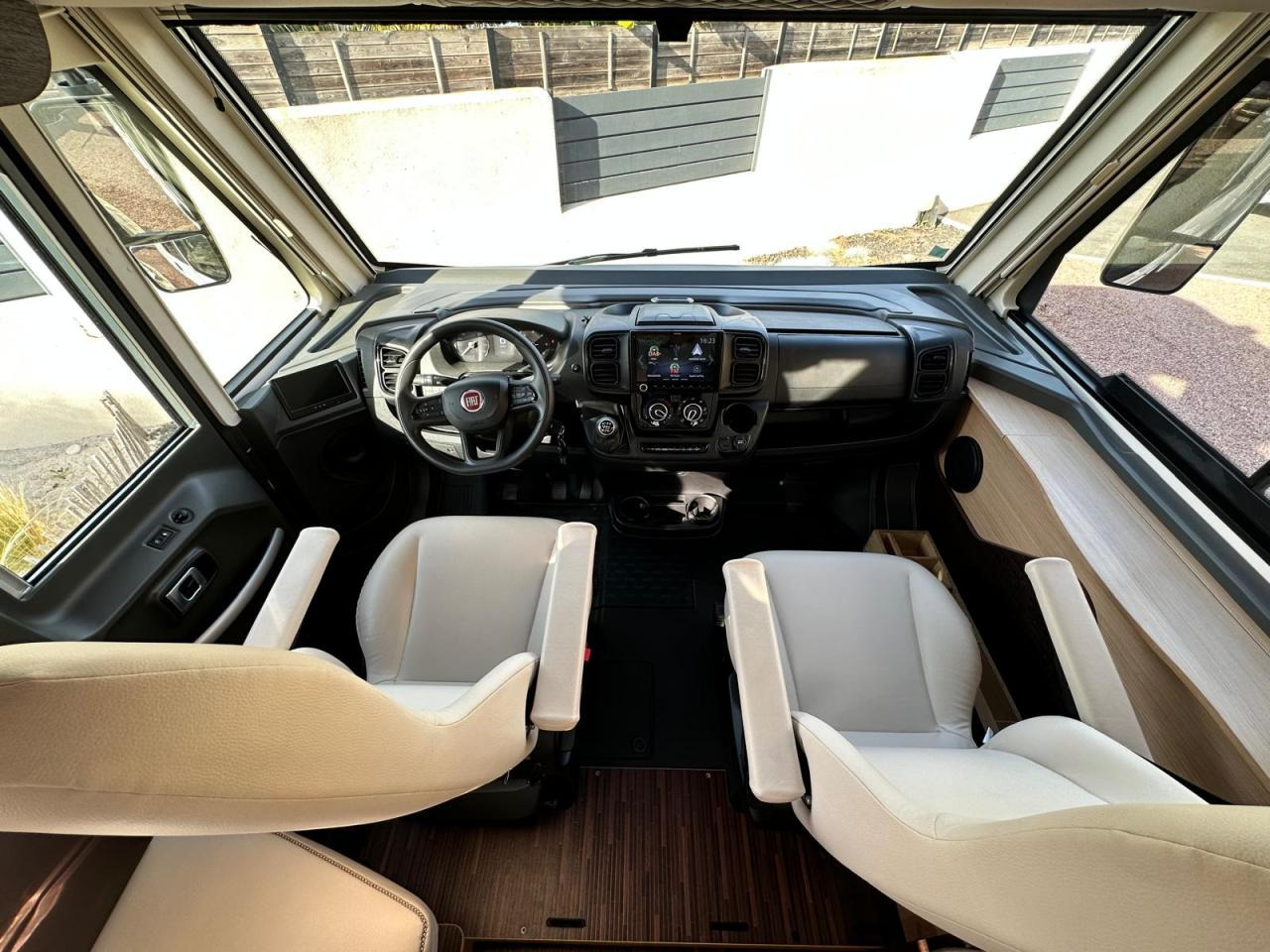 MC LOUIS NEVIS 281 - Mobil rumah terintegrasi: gambar 5 MC LOUIS NEVIS 281 - Mobil rumah terintegrasi: gambar 5