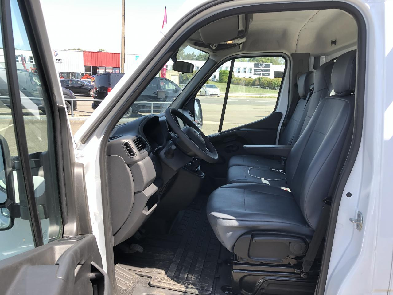 NISSAN INTERSTAR 3T5 2.3 DCI 165CH PLATEAU RIDELLES 4M50 - Van flatbed: gambar 5 NISSAN INTERSTAR 3T5 2.3 DCI 165CH PLATEAU RIDELLES 4M50 - Van flatbed: gambar 5