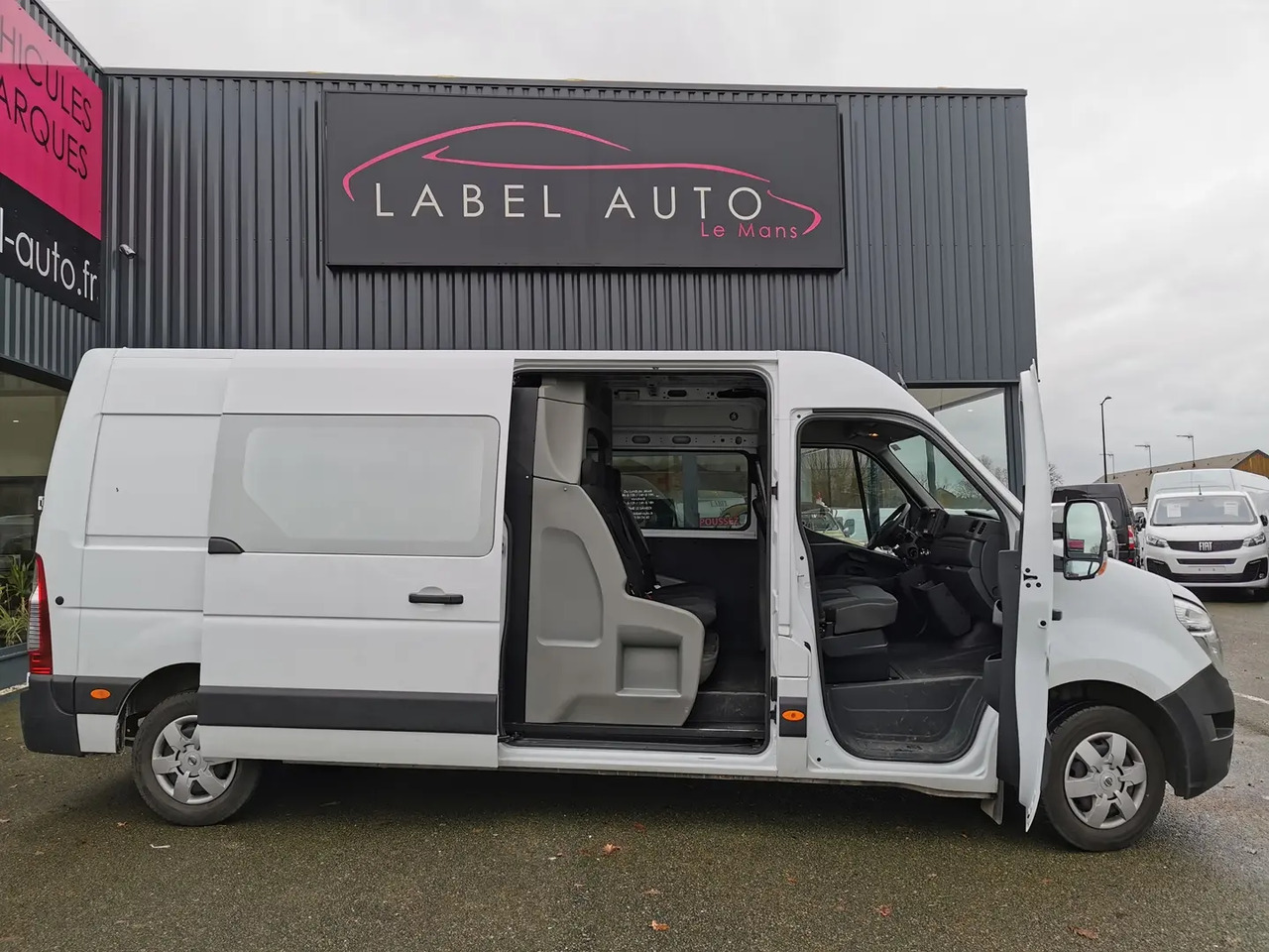 Nissan Interstar L2H2 3T5 2.3 DCI 135CH N-CONNECTA CAB APPRO - Van kombi: gambar 1 Nissan Interstar L2H2 3T5 2.3 DCI 135CH N-CONNECTA CAB APPRO - Van kombi: gambar 1