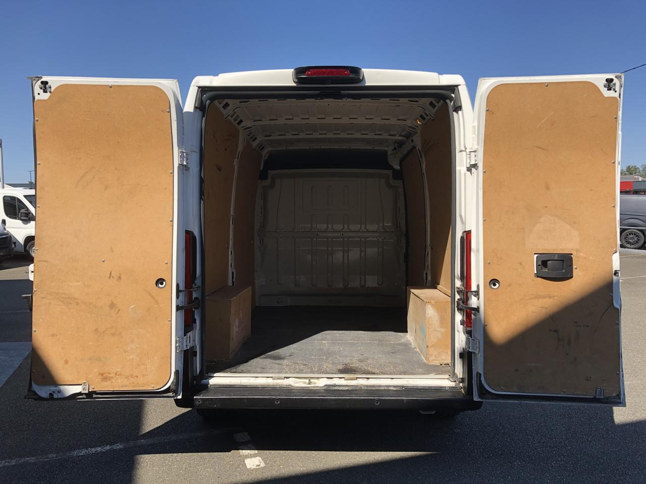 PEUGEOT Boxer 3.3t L2H2 2.2 HDi 140 CH ASPHALT FOURGON TOLE - Van panel: gambar 2 PEUGEOT Boxer 3.3t L2H2 2.2 HDi 140 CH ASPHALT FOURGON TOLE - Van panel: gambar 2