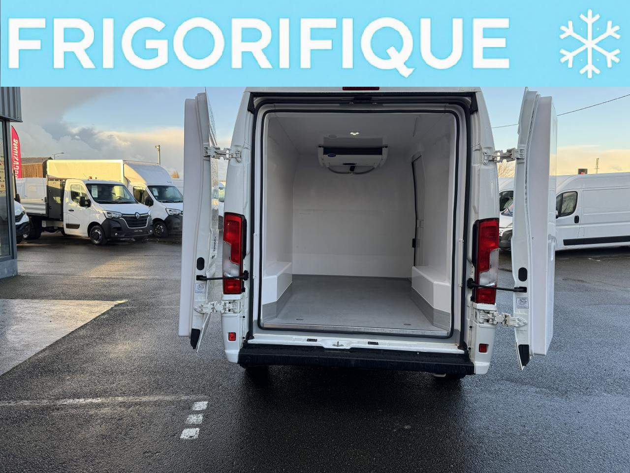 PEUGEOT Boxer 3.5t L2H2 2.2 HDi S&S - 140 III FOURGON TOLE Fourgon Tolé 335 L2H2 PHASE 3 - Van panel: gambar 1 PEUGEOT Boxer 3.5t L2H2 2.2 HDi S&S - 140 III FOURGON TOLE Fourgon Tolé 335 L2H2 PHASE 3 - Van panel: gambar 1