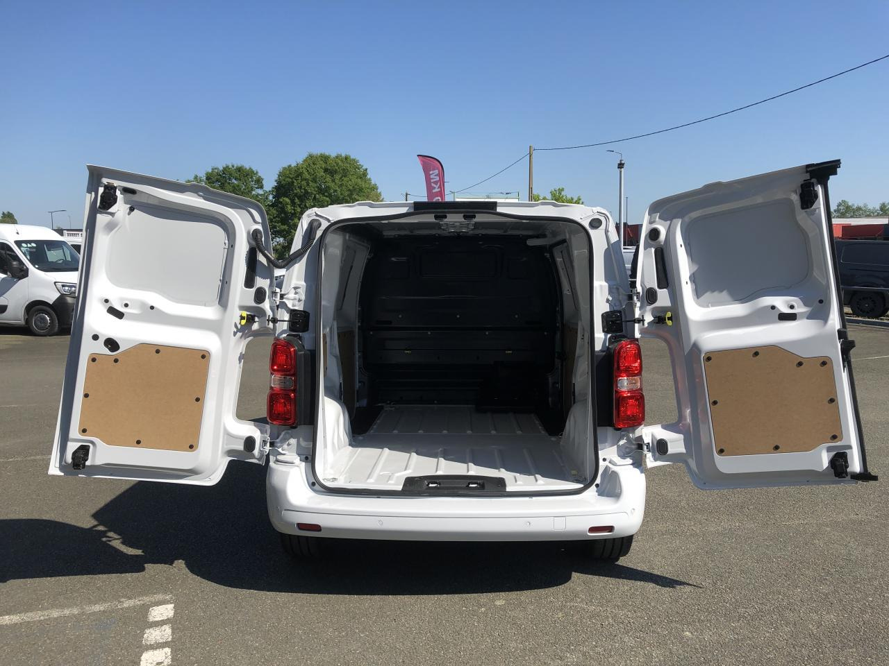 PEUGEOT EXPERT M 2.0 HDI 145CH EAT-8 - Van panel: gambar 3 PEUGEOT EXPERT M 2.0 HDI 145CH EAT-8 - Van panel: gambar 3