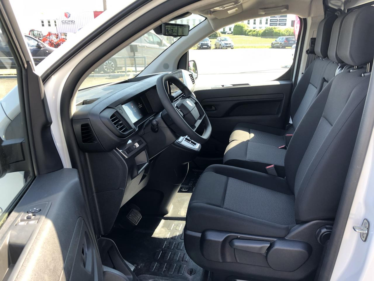 PEUGEOT EXPERT M 2.0 HDI 145CH EAT-8 - Van panel: gambar 5 PEUGEOT EXPERT M 2.0 HDI 145CH EAT-8 - Van panel: gambar 5