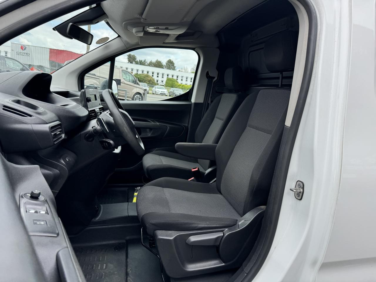 PEUGEOT PARTNER M 650 KG 1.5 HDI 130 CH EAT-8 2 PL PREMIUM - Van panel: gambar 4 PEUGEOT PARTNER M 650 KG 1.5 HDI 130 CH EAT-8 2 PL PREMIUM - Van panel: gambar 4