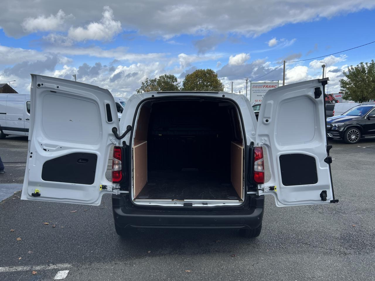 PEUGEOT PARTNER M 650KG 1.5 HDI 100CH ASPHALT 3 PLACES - Van panel: gambar 3 PEUGEOT PARTNER M 650KG 1.5 HDI 100CH ASPHALT 3 PLACES - Van panel: gambar 3