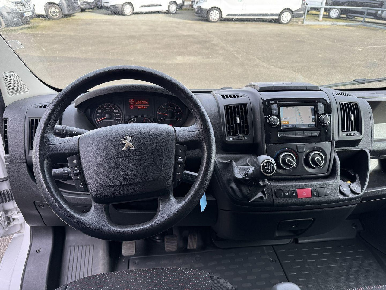 Peugeot Boxer 330 L1H1 2.2 BLUEHDI S&S 140CH ASPHALT - Van kecil: gambar 3 Peugeot Boxer 330 L1H1 2.2 BLUEHDI S&S 140CH ASPHALT - Van kecil: gambar 3