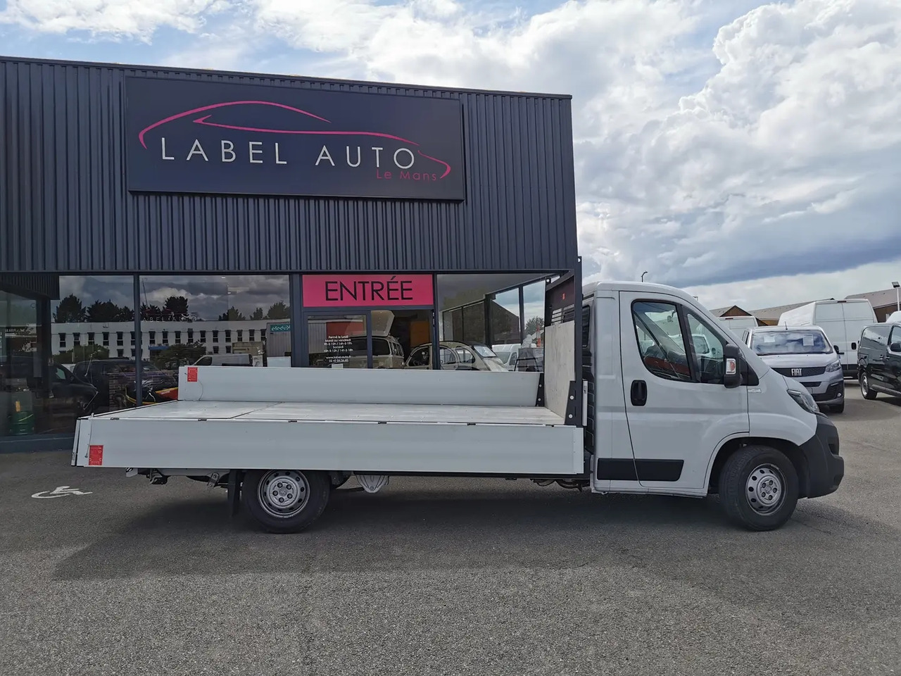 Van flatbed Peugeot Boxer 435 L4 2.2 BLUEHDI 140 S&S PREMIUM: gambar 9