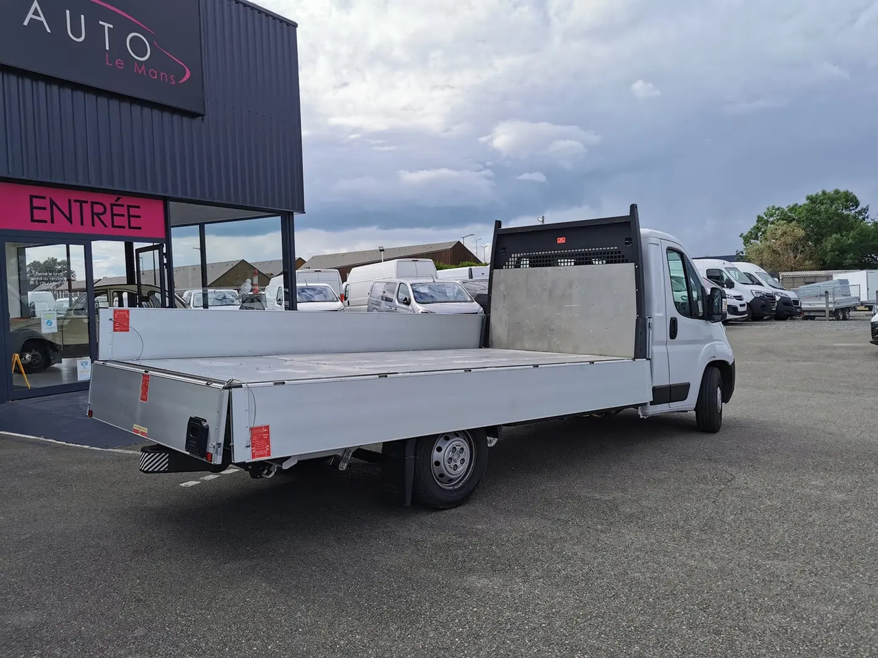 Van flatbed Peugeot Boxer 435 L4 2.2 BLUEHDI 140 S&S PREMIUM: gambar 6