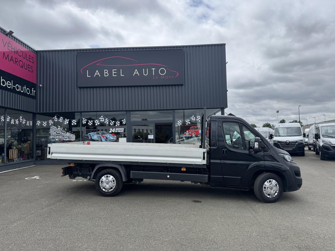 Peugeot Boxer PEUGEOT 3T5 PLATEAU 4M20 2.2 HDI 140 CH PREMIUM - Van flatbed: gambar 1 Peugeot Boxer PEUGEOT 3T5 PLATEAU 4M20 2.2 HDI 140 CH PREMIUM - Van flatbed: gambar 1