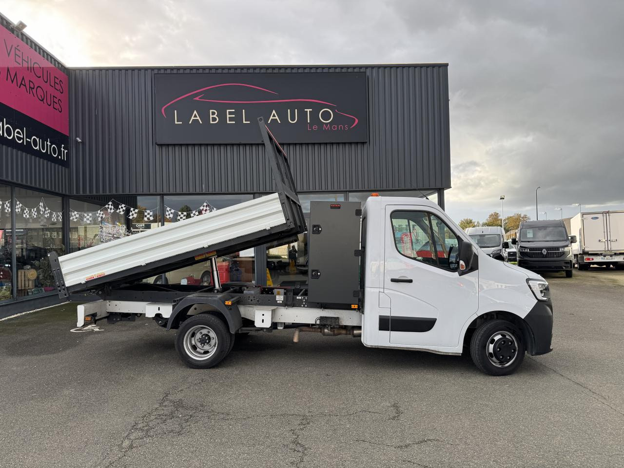 RENAULT MASTER 3T5 BENNE COFFRE RJ 2.3 DCI 130CH PROPULSION - Van jungkit: gambar 1 RENAULT MASTER 3T5 BENNE COFFRE RJ 2.3 DCI 130CH PROPULSION - Van jungkit: gambar 1