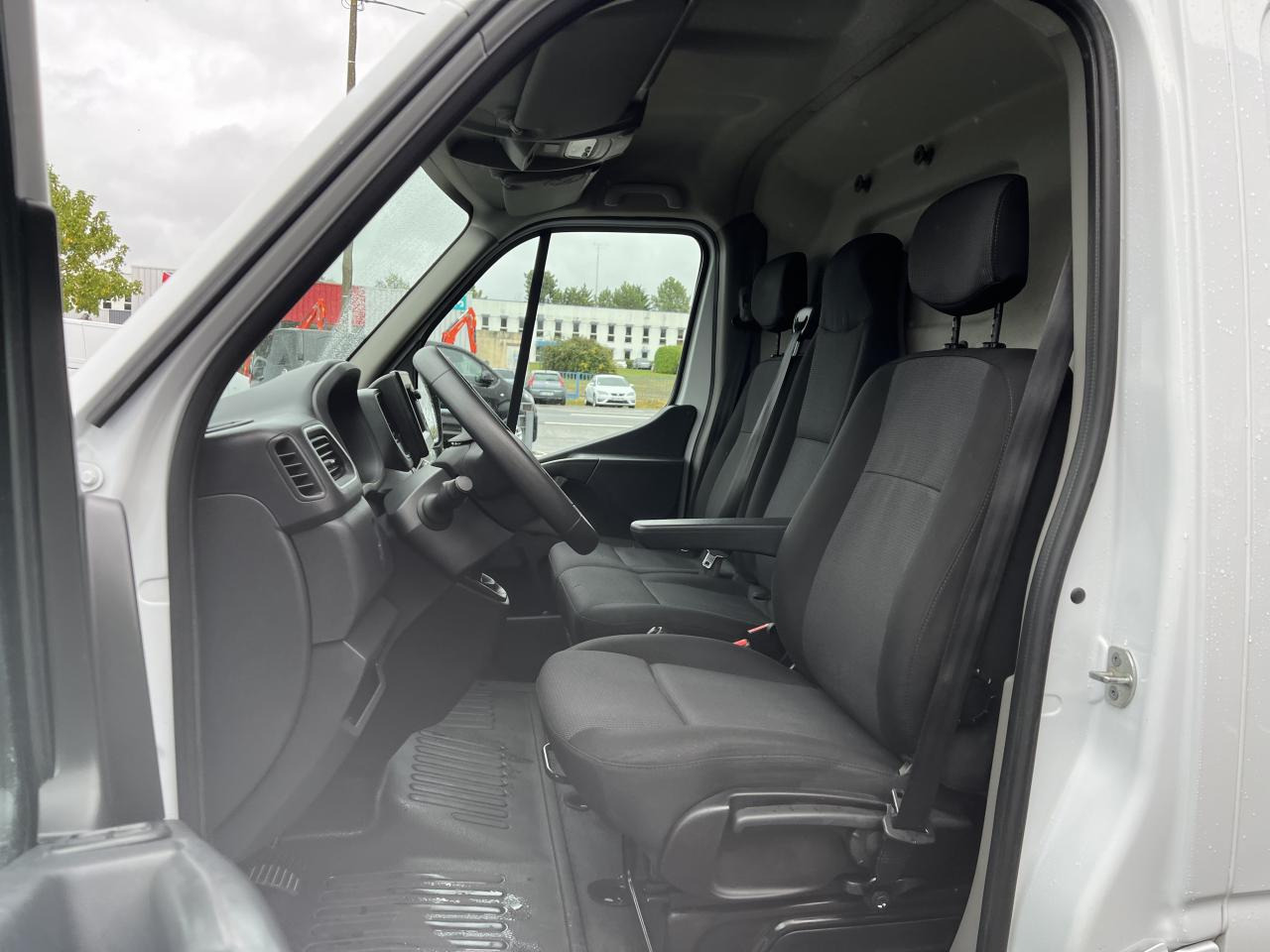 RENAULT Master Grand Confort F3300 L2H2 2.3 dCi - 135 III FOURGON Fourgon L2H2 Traction PHASE 3 - Van panel: gambar 5 RENAULT Master Grand Confort F3300 L2H2 2.3 dCi - 135 III FOURGON Fourgon L2H2 Traction PHASE 3 - Van panel: gambar 5