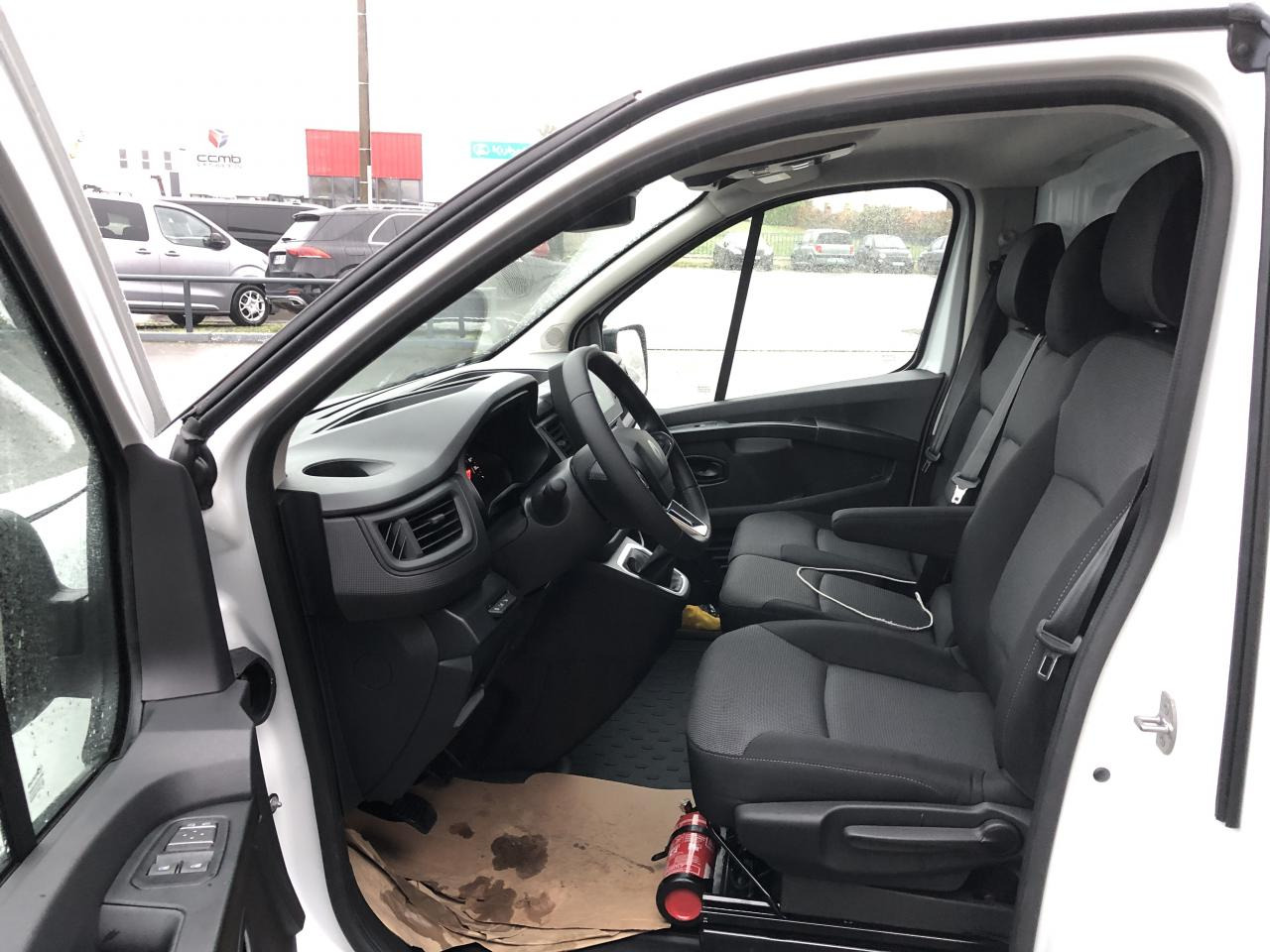 RENAULT Trafic L1H1 3000 Kg 2.0 Blue dCi - 150 - BVA 2025 III FOURGON Fourgon Advance L1H1 PHASE 3 - Van panel: gambar 5 RENAULT Trafic L1H1 3000 Kg 2.0 Blue dCi - 150 - BVA 2025 III FOURGON Fourgon Advance L1H1 PHASE 3 - Van panel: gambar 5