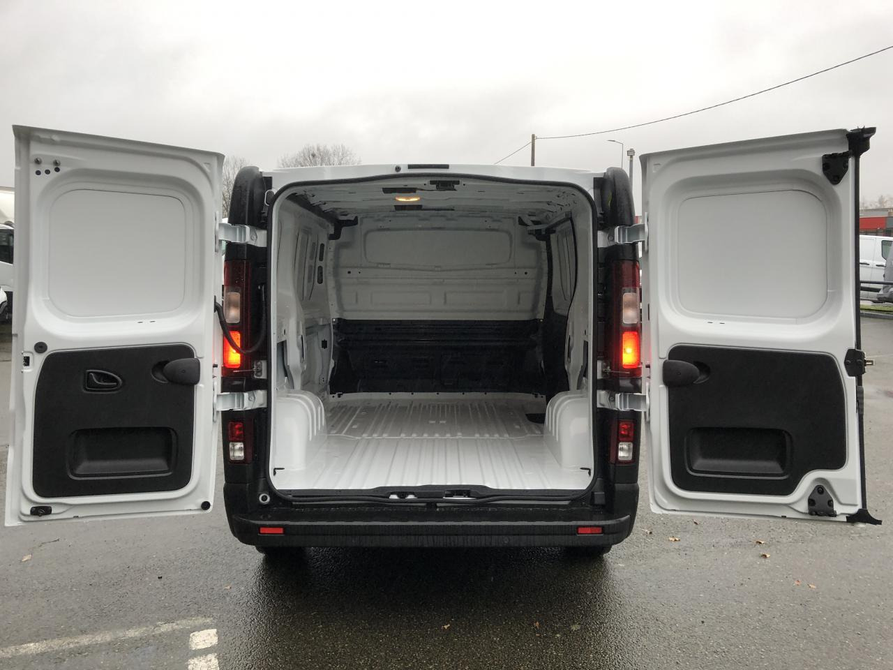 RENAULT Trafic L1H1 3000 Kg 2.0 Blue dCi - 150 - BVA 2025 III FOURGON Fourgon Advance L1H1 PHASE 3 - Van panel: gambar 3 RENAULT Trafic L1H1 3000 Kg 2.0 Blue dCi - 150 - BVA 2025 III FOURGON Fourgon Advance L1H1 PHASE 3 - Van panel: gambar 3