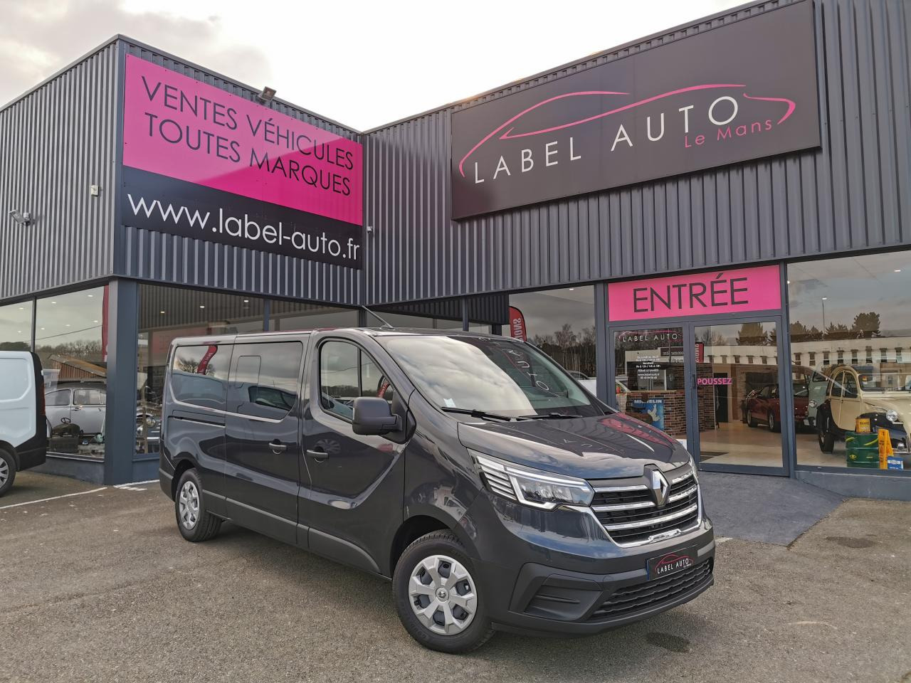 RENAULT Trafic L2 2.0 Energy dCi - 150 - S&S III COMBI Combi Zen L2H1 PHASE 3 - Bus mini, Van penumpang: gambar 1 RENAULT Trafic L2 2.0 Energy dCi - 150 - S&S III COMBI Combi Zen L2H1 PHASE 3 - Bus mini, Van penumpang: gambar 1