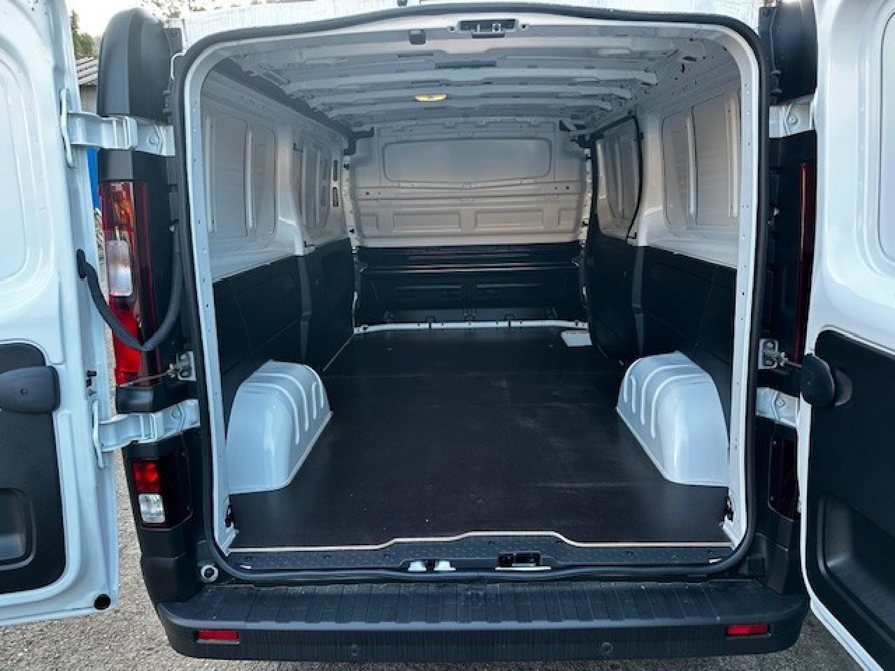 RENAULT Trafic L2H1 3000 Kg 2.0 Blue dCi - 130 2024 III FOURGON Fourgon Advance L2H1 PHASE 3 - Van panel: gambar 3 RENAULT Trafic L2H1 3000 Kg 2.0 Blue dCi - 130 2024 III FOURGON Fourgon Advance L2H1 PHASE 3 - Van panel: gambar 3