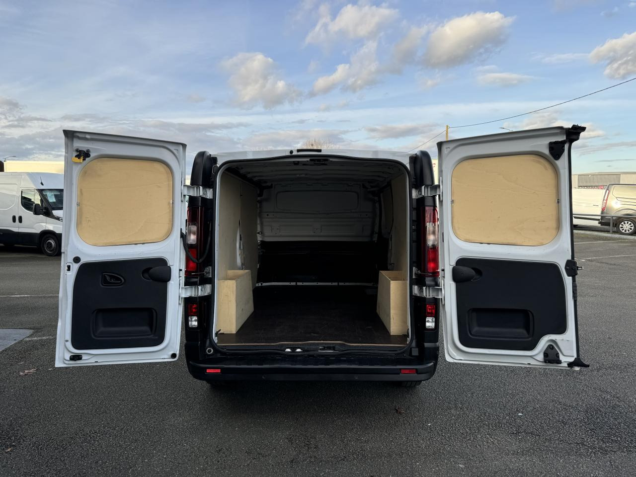 RENAULT Trafic L2H1 3000 Kg 2.0 Blue dCi - 130 III FOURGON Fourgon Grand Confort L2H1 PHASE 3 - Van panel: gambar 3 RENAULT Trafic L2H1 3000 Kg 2.0 Blue dCi - 130 III FOURGON Fourgon Grand Confort L2H1 PHASE 3 - Van panel: gambar 3