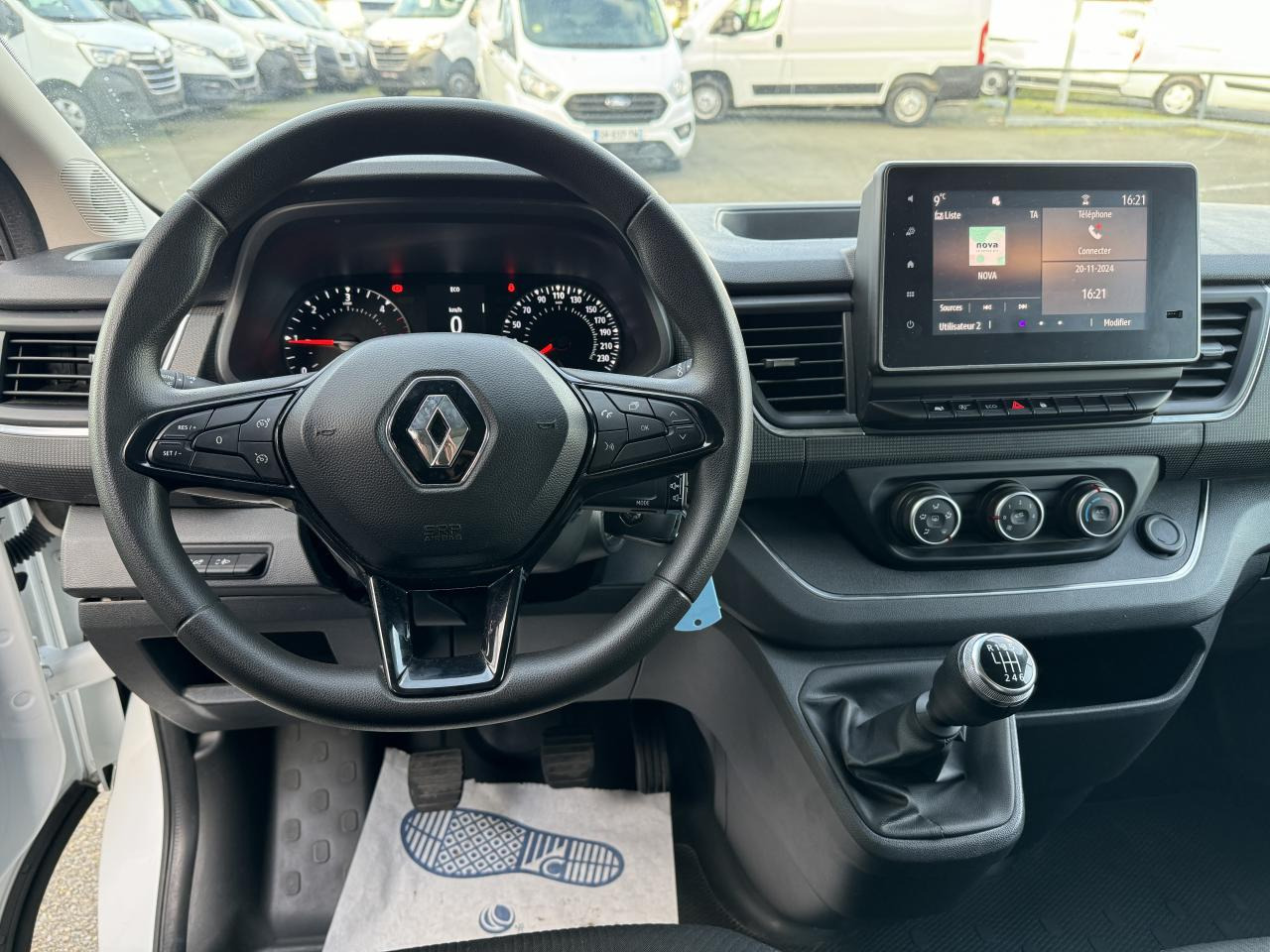 RENAULT Trafic L2H1 3000 Kg 2.0 Blue dCi - 130 III FOURGON Fourgon Grand Confort L2H1 PHASE 3 - Van panel: gambar 4 RENAULT Trafic L2H1 3000 Kg 2.0 Blue dCi - 130 III FOURGON Fourgon Grand Confort L2H1 PHASE 3 - Van panel: gambar 4