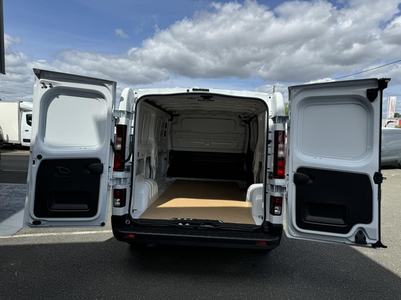 RENAULT Trafic L2H1 3000 Kg 2.0 Blue dCi - 150 2024 III FOURGON Fourgon Advance L2H1 PHASE 3 - Van panel: gambar 3 RENAULT Trafic L2H1 3000 Kg 2.0 Blue dCi - 150 2024 III FOURGON Fourgon Advance L2H1 PHASE 3 - Van panel: gambar 3