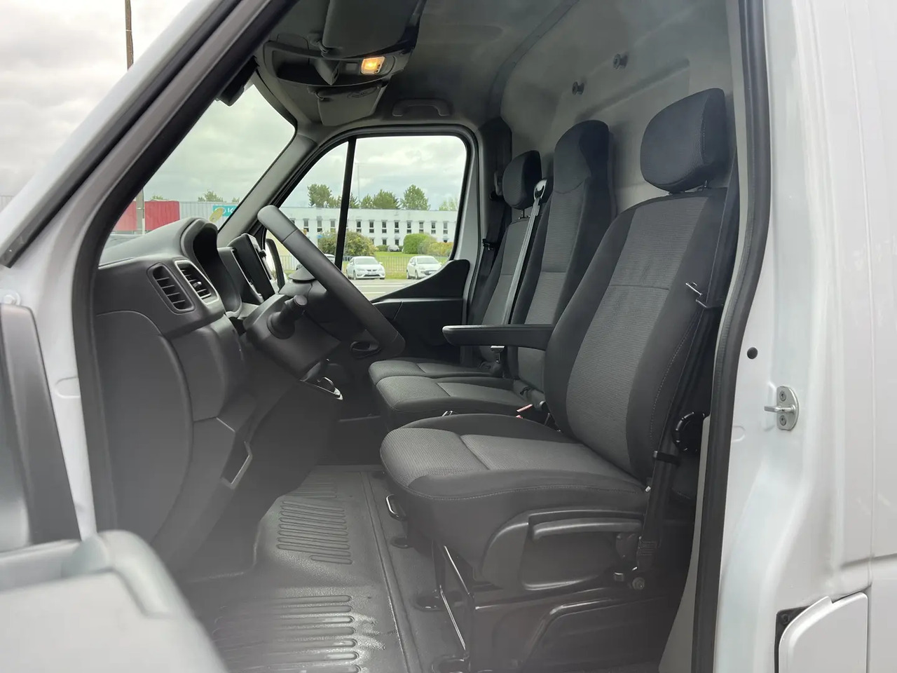 Renault Master F3300 L2H2 2.3 BLUE DCI 135CH GRAND CONFORT EURO6 - Van panel: gambar 5 Renault Master F3300 L2H2 2.3 BLUE DCI 135CH GRAND CONFORT EURO6 - Van panel: gambar 5