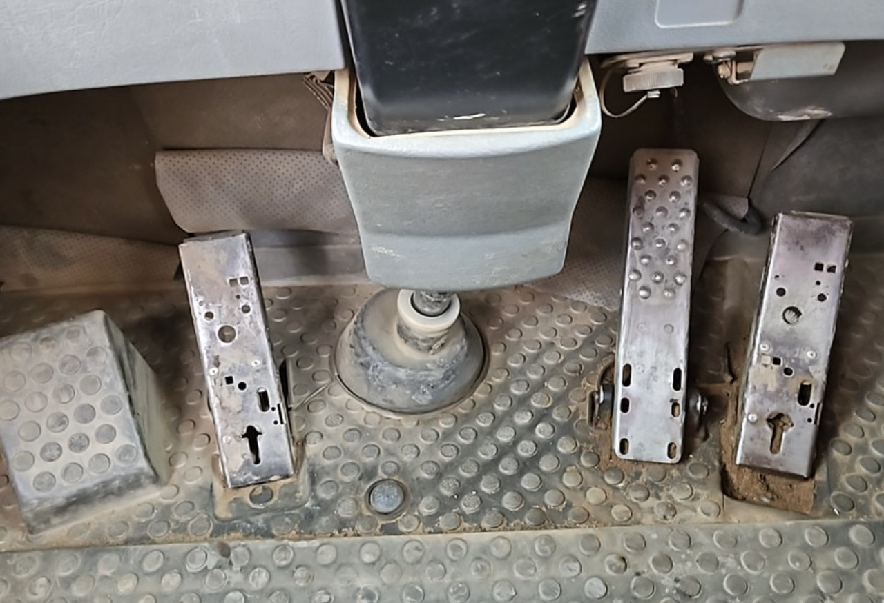 Tempat sampah artikulasi VOLVO A40E: gambar 16 Tempat sampah artikulasi VOLVO A40E: gambar 16