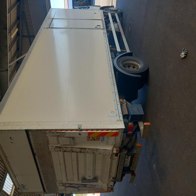 RENAULT MIDLUM 45M3 270 CV - Truk box: gambar 5 RENAULT MIDLUM 45M3 270 CV - Truk box: gambar 5