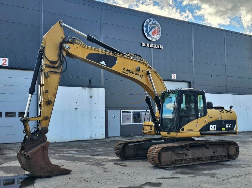 CAT 323 D L - Ekskavator perayap: gambar 1 CAT 323 D L - Ekskavator perayap: gambar 1