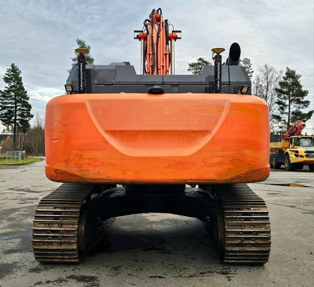 Hitachi ZX 300 LC-6 - Ekskavator perayap: gambar 5 Hitachi ZX 300 LC-6 - Ekskavator perayap: gambar 5
