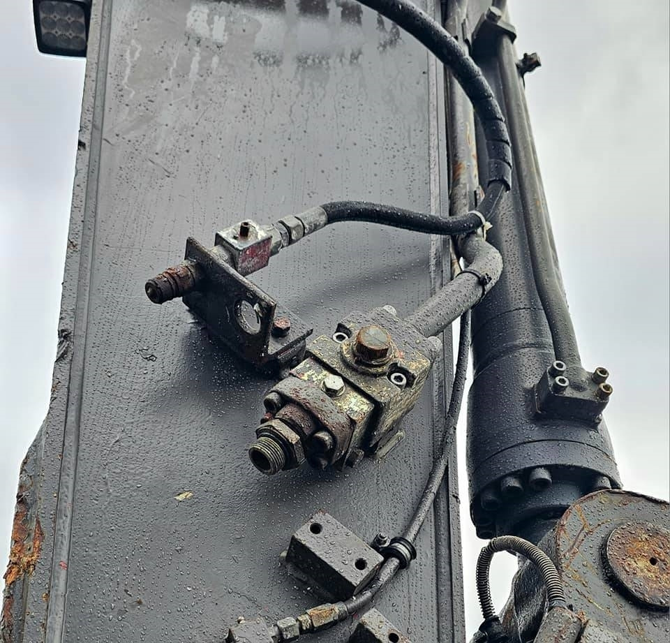 Ekskavator perayap Volvo ECR235 DL: gambar 26