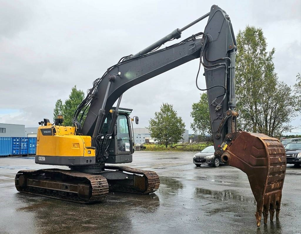 Ekskavator perayap Volvo ECR235 DL: gambar 7