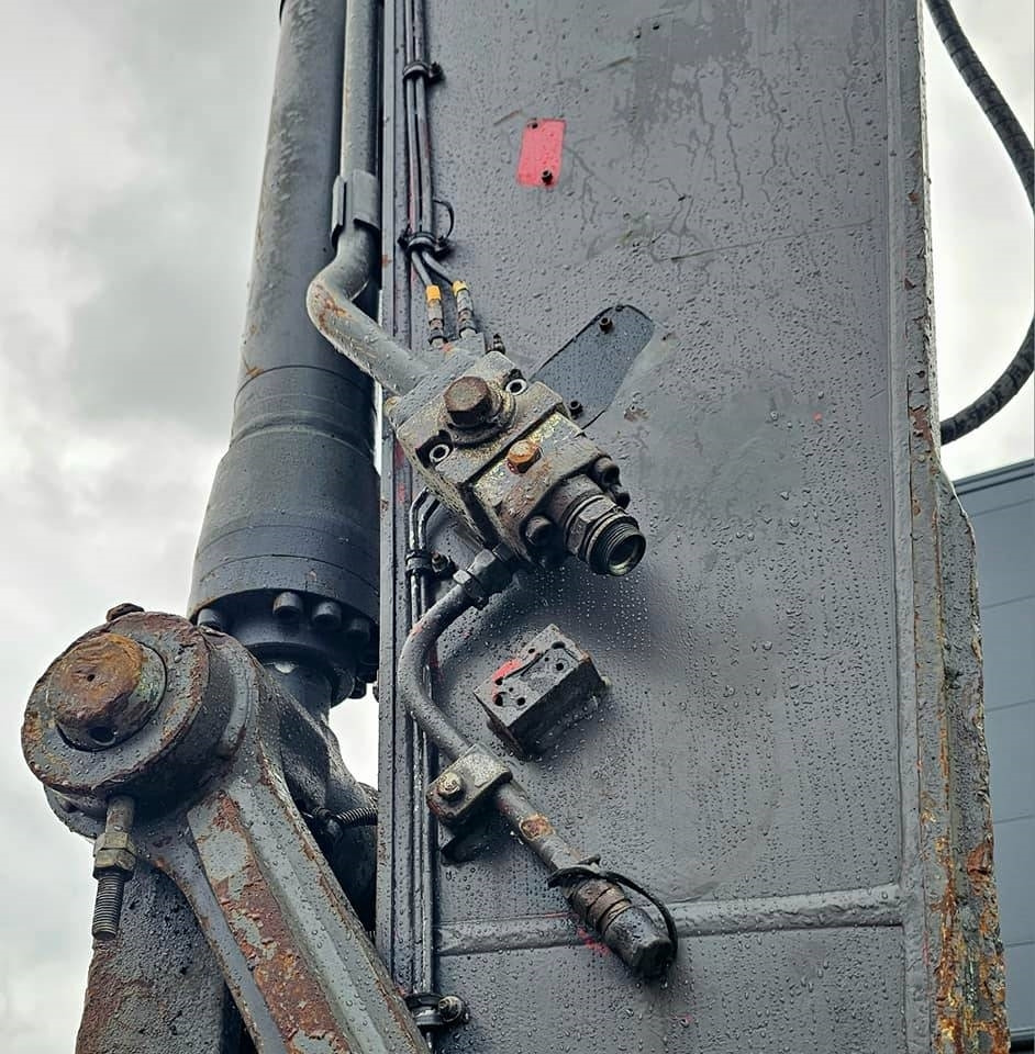 Ekskavator perayap Volvo ECR235 DL: gambar 25