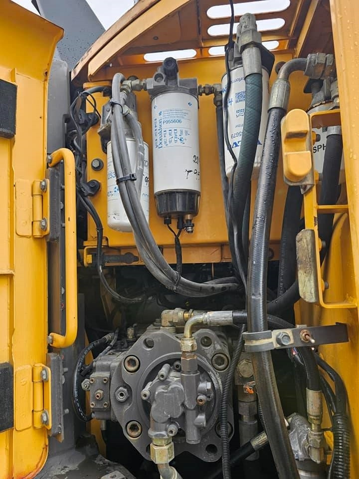 Ekskavator perayap Volvo ECR235 DL: gambar 27