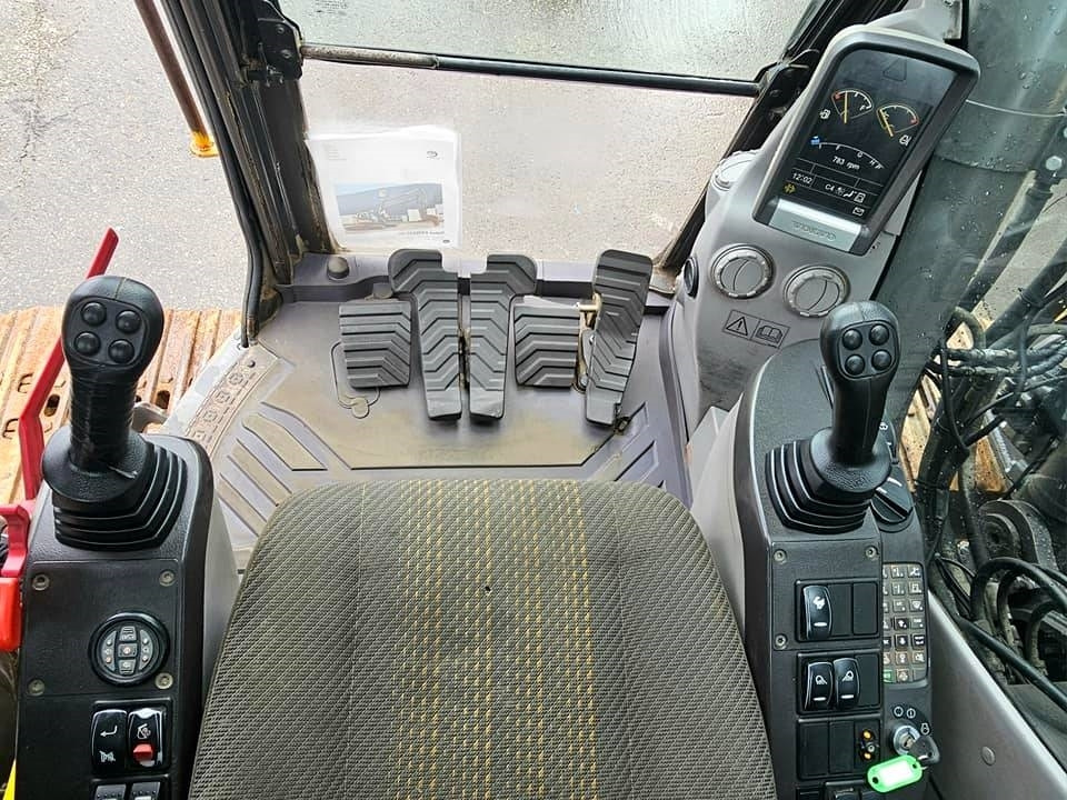 Ekskavator perayap Volvo ECR235 DL: gambar 32