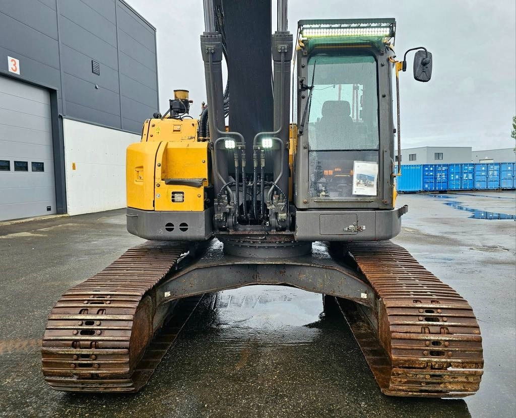 Ekskavator perayap Volvo ECR235 DL: gambar 11