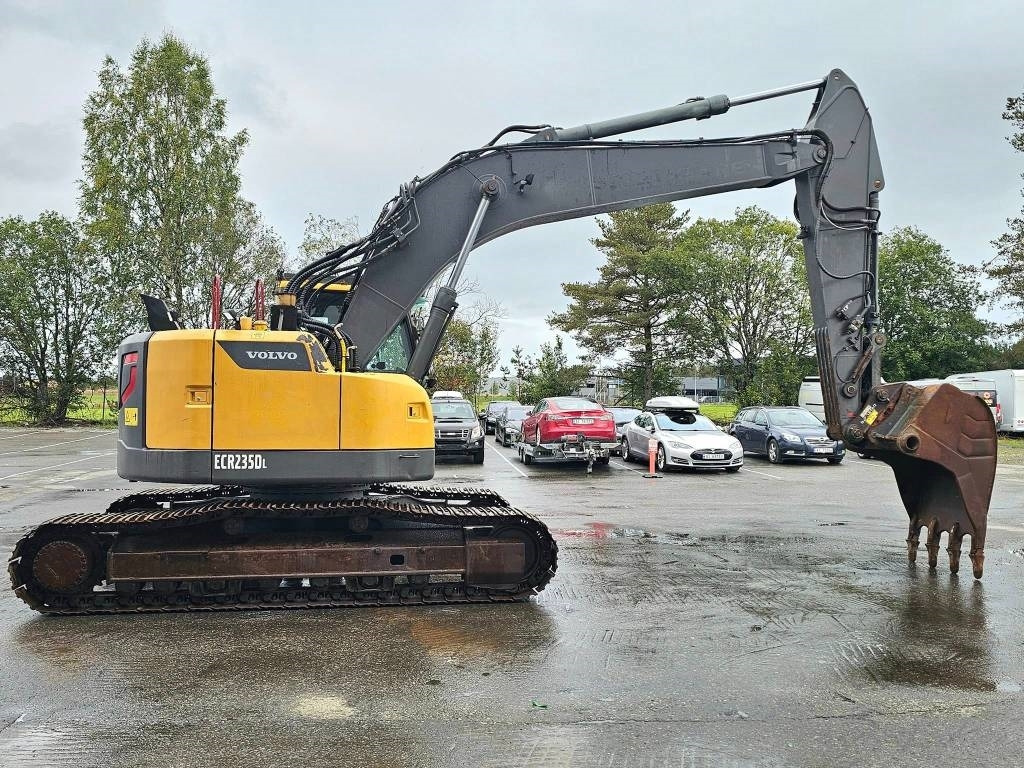 Ekskavator perayap Volvo ECR235 DL: gambar 6