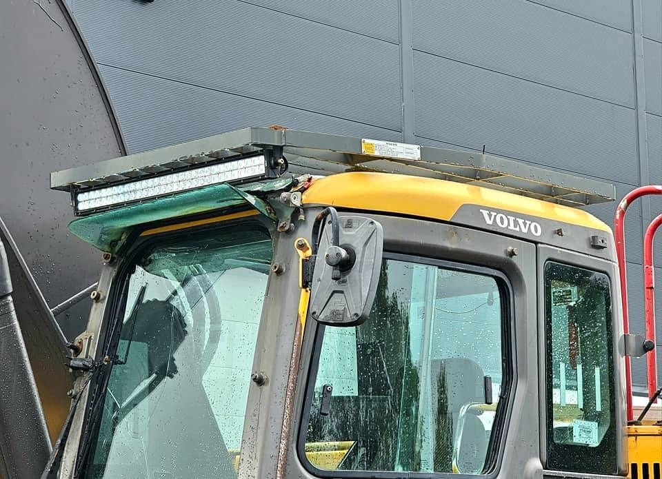 Ekskavator perayap Volvo ECR235 DL: gambar 30