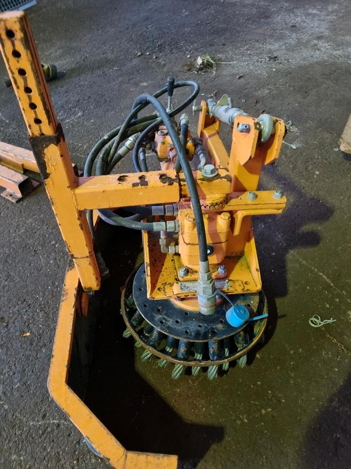 Dücker PFP 600 Wildkrautbürste Wildkrautbesen Mähausleger Böschungsmulcher Böschungsmäher UNA DUA 700 800 600 500 für Unimog Mulag Gilbers - Sapu: gambar 2 Dücker PFP 600 Wildkrautbürste Wildkrautbesen Mähausleger Böschungsmulcher Böschungsmäher UNA DUA 700 800 600 500 für Unimog Mulag Gilbers - Sapu: gambar 2