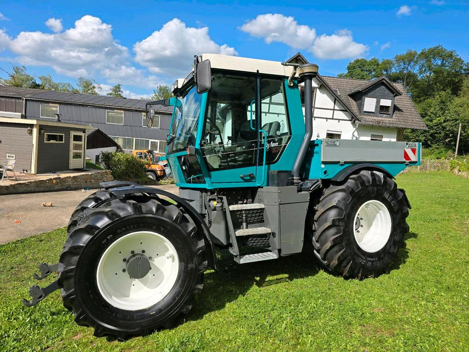 Fendt Xylon 524 Ez. 2003 50kmh 7900 Stunden Traktor Schlepper 522 520 - Traktor mengangkang: gambar 4 Fendt Xylon 524 Ez. 2003 50kmh 7900 Stunden Traktor Schlepper 522 520 - Traktor mengangkang: gambar 4