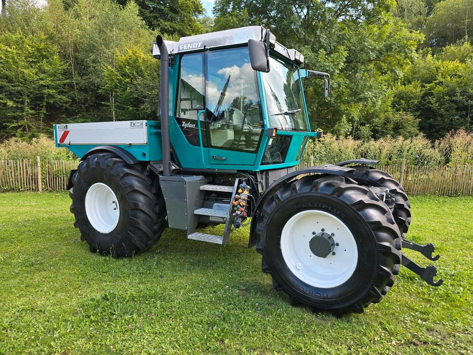 Fendt Xylon 524 Ez. 2003 50kmh 7900 Stunden Traktor Schlepper 522 520 - Traktor mengangkang: gambar 3 Fendt Xylon 524 Ez. 2003 50kmh 7900 Stunden Traktor Schlepper 522 520 - Traktor mengangkang: gambar 3