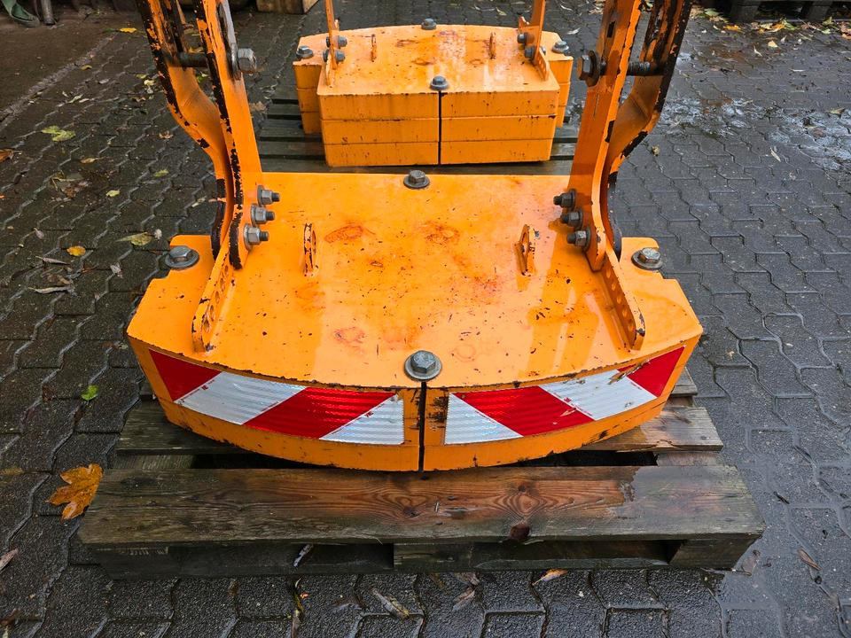 Heckgewicht Unimog 405 U400 U 300 500 400 318 423 427 429 430 530 527 535 Kontergewicht Mulag Mähausleger Böschungsmulcher Dücker - Counterweight: gambar 2 Heckgewicht Unimog 405 U400 U 300 500 400 318 423 427 429 430 530 527 535 Kontergewicht Mulag Mähausleger Böschungsmulcher Dücker - Counterweight: gambar 2