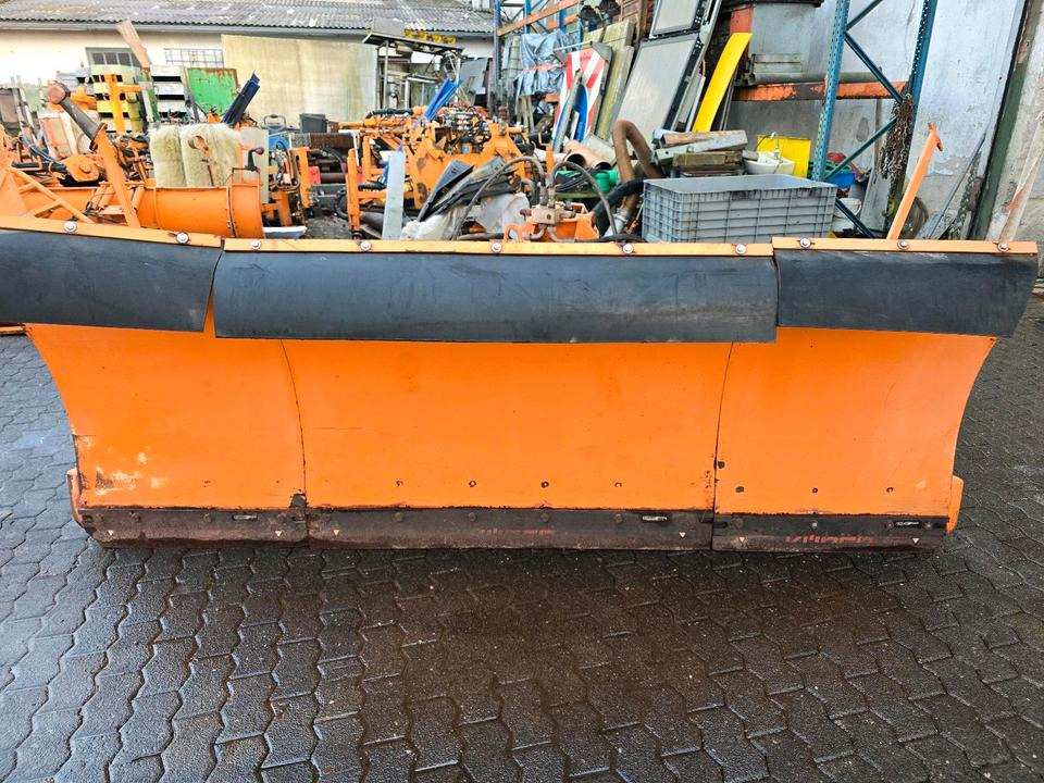 Kahlbacher Vampir 2.8m. Schneeschieber Schneeschild Winterdienst Räumschild Schneepflug passend für Traktor Unimog 405 UGE UGN Fronthydraulik - Bajak salju: gambar 5 Kahlbacher Vampir 2.8m. Schneeschieber Schneeschild Winterdienst Räumschild Schneepflug passend für Traktor Unimog 405 UGE UGN Fronthydraulik - Bajak salju: gambar 5