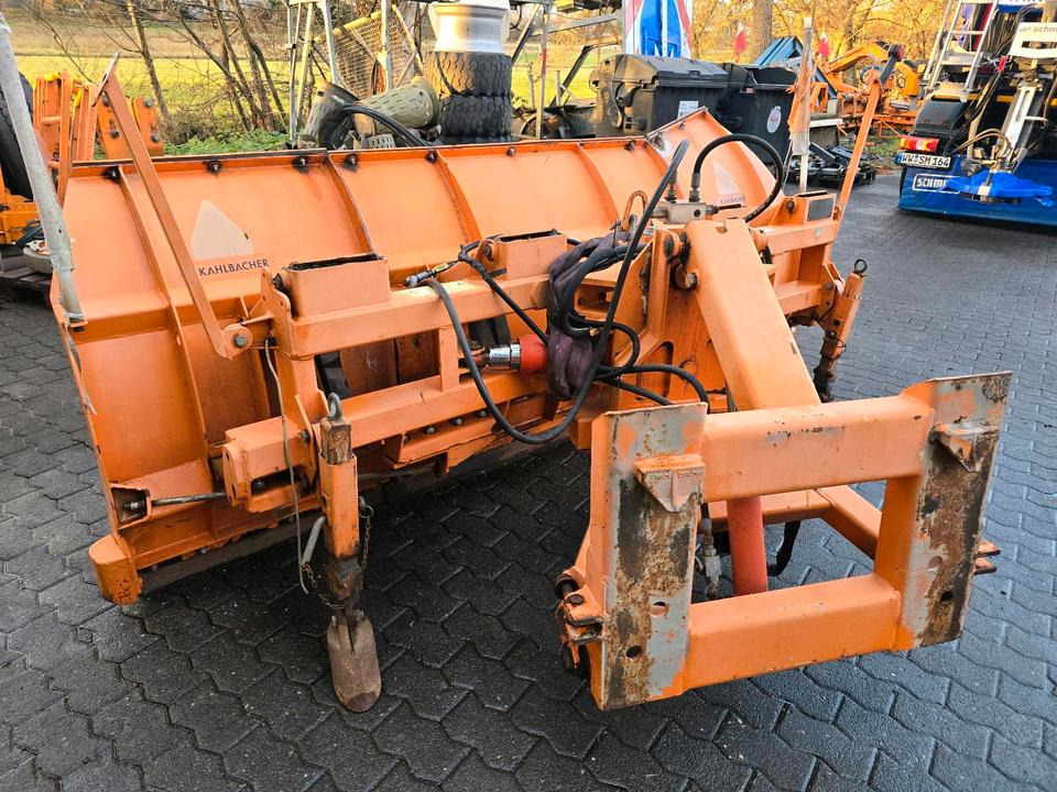 Kahlbacher Vampir 2.8m. Schneeschieber Schneeschild Winterdienst Räumschild Schneepflug passend für Traktor Unimog 405 UGE UGN Fronthydraulik - Bajak salju: gambar 3 Kahlbacher Vampir 2.8m. Schneeschieber Schneeschild Winterdienst Räumschild Schneepflug passend für Traktor Unimog 405 UGE UGN Fronthydraulik - Bajak salju: gambar 3