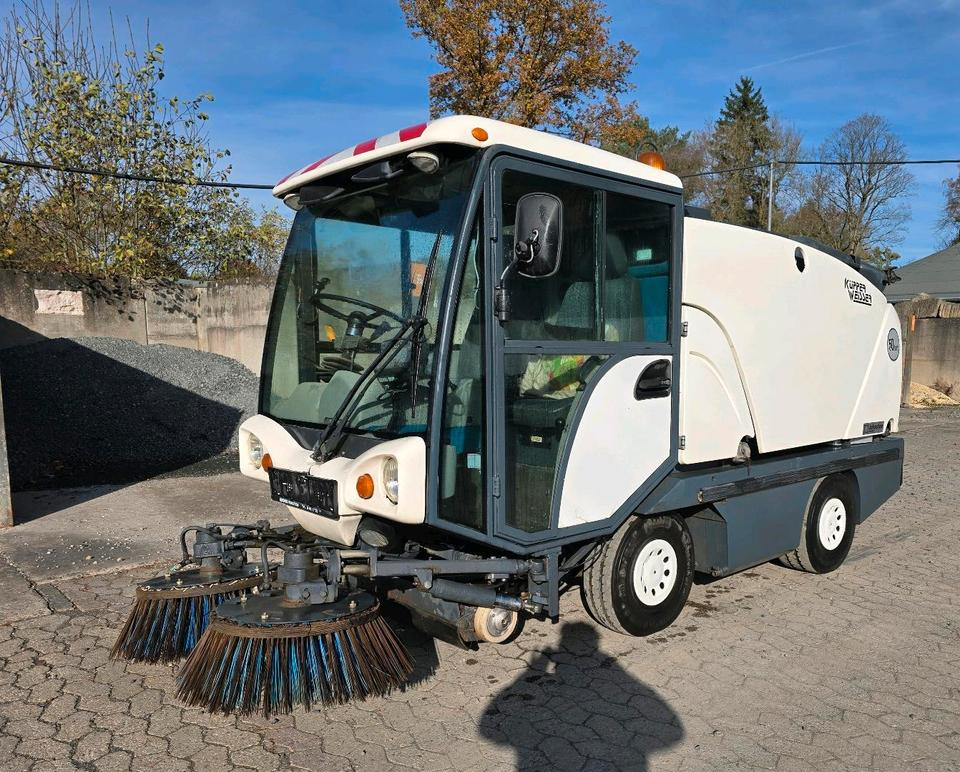 Küpper-Weisser Boschung Compact 50 Kehrmaschine Straßenkehrmaschine Kehreinheit Straßenreiniger - Penyapu jalan: gambar 1 Küpper-Weisser Boschung Compact 50 Kehrmaschine Straßenkehrmaschine Kehreinheit Straßenreiniger - Penyapu jalan: gambar 1