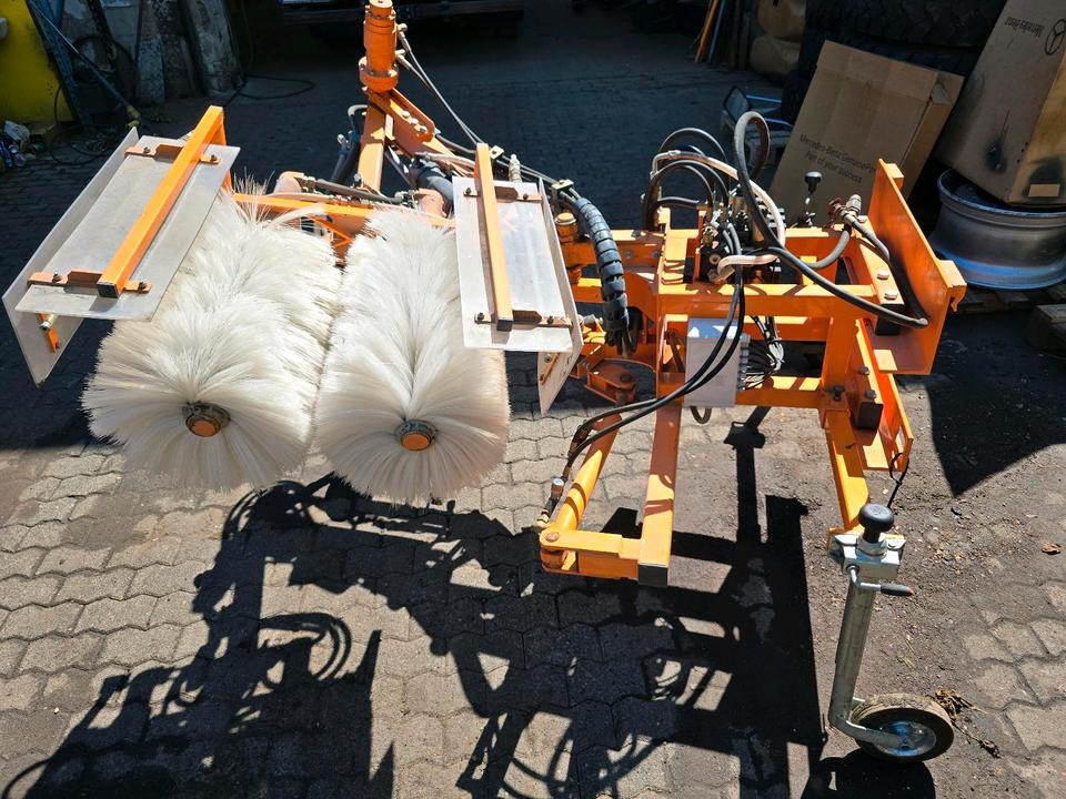 Leitpfostenwaschgerät WV 3-L für Unimog 405/10 405/12 U300 u400 300 500 318 218 423 430 530 Schmidt - Sapu: gambar 1 Leitpfostenwaschgerät WV 3-L für Unimog 405/10 405/12 U300 u400 300 500 318 218 423 430 530 Schmidt - Sapu: gambar 1