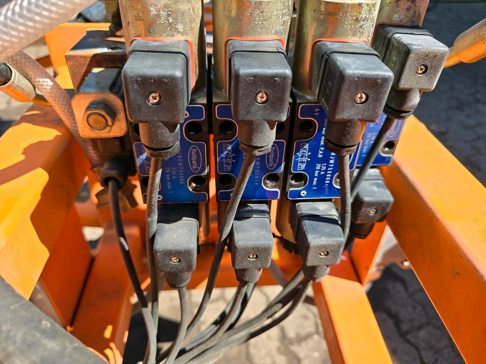 Leitpfostenwaschgerät WV 3-L für Unimog 405/10 405/12 U300 u400 300 500 318 218 423 430 530 Schmidt - Sapu: gambar 5 Leitpfostenwaschgerät WV 3-L für Unimog 405/10 405/12 U300 u400 300 500 318 218 423 430 530 Schmidt - Sapu: gambar 5