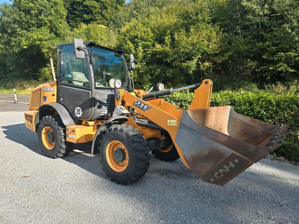 Neuwertiger Radlader Case 21F 21 F N 788 nur 550 Betriebstunden Lader Hoflader Frontlader 4x4 5000kg JCB Kramer - Ekskavator roda: gambar 1 Neuwertiger Radlader Case 21F 21 F N 788 nur 550 Betriebstunden Lader Hoflader Frontlader 4x4 5000kg JCB Kramer - Ekskavator roda: gambar 1