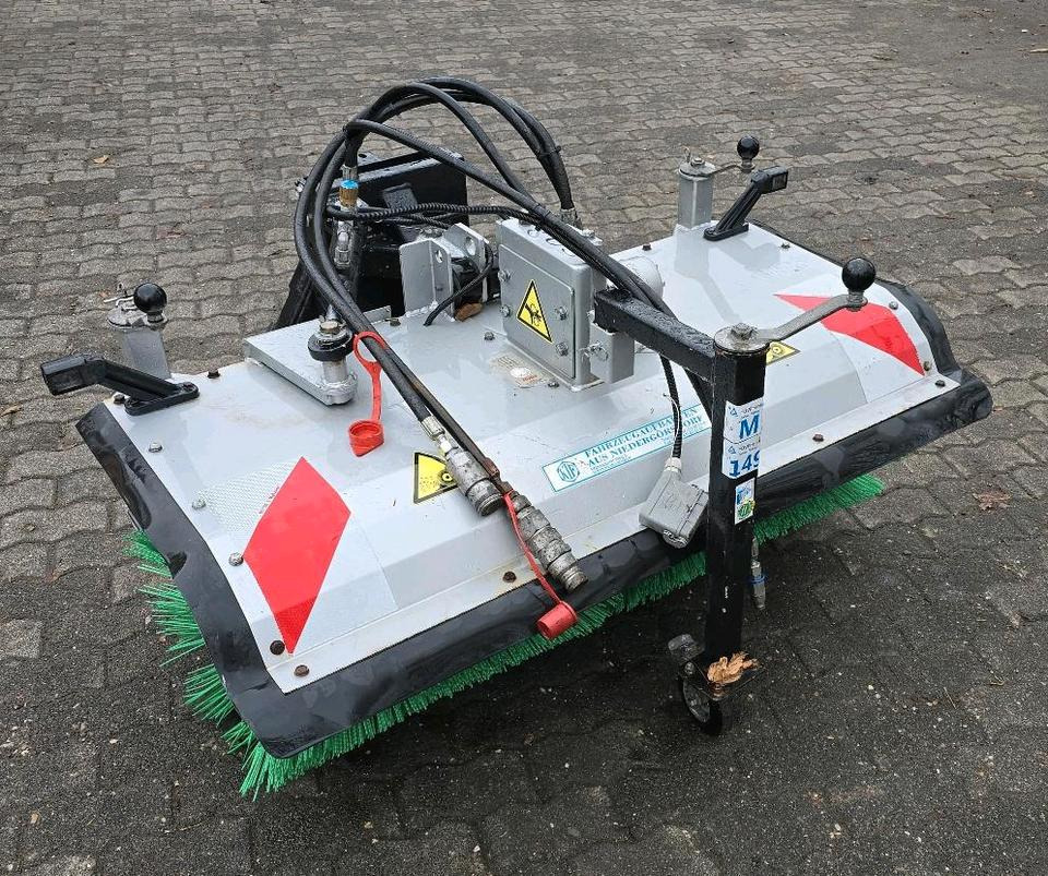 KIF CM 1600 Kehrmaschine Straßenkehrmaschine Kehrbesen für Multicar Tremo Iseki Kubota - Peralatan lainnya: gambar 5 KIF CM 1600 Kehrmaschine Straßenkehrmaschine Kehrbesen für Multicar Tremo Iseki Kubota - Peralatan lainnya: gambar 5