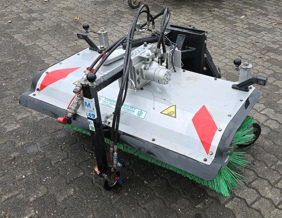 KIF CM 1600 Kehrmaschine Straßenkehrmaschine Kehrbesen für Multicar Tremo Iseki Kubota - Peralatan lainnya: gambar 4 KIF CM 1600 Kehrmaschine Straßenkehrmaschine Kehrbesen für Multicar Tremo Iseki Kubota - Peralatan lainnya: gambar 4