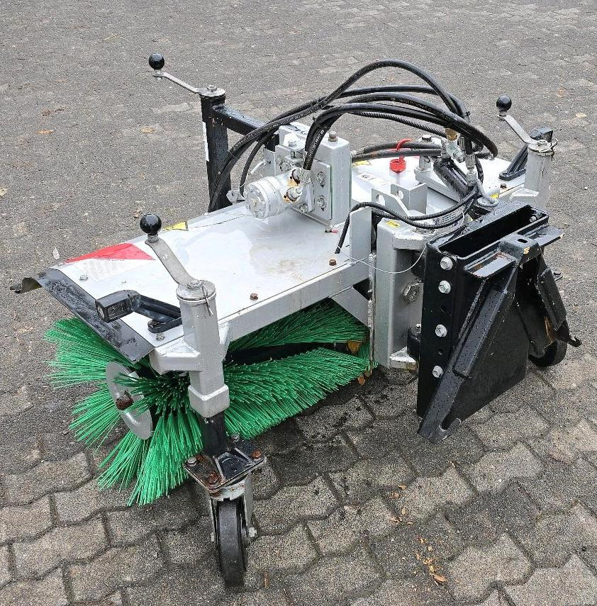 KIF CM 1600 Kehrmaschine Straßenkehrmaschine Kehrbesen für Multicar Tremo Iseki Kubota - Peralatan lainnya: gambar 1 KIF CM 1600 Kehrmaschine Straßenkehrmaschine Kehrbesen für Multicar Tremo Iseki Kubota - Peralatan lainnya: gambar 1