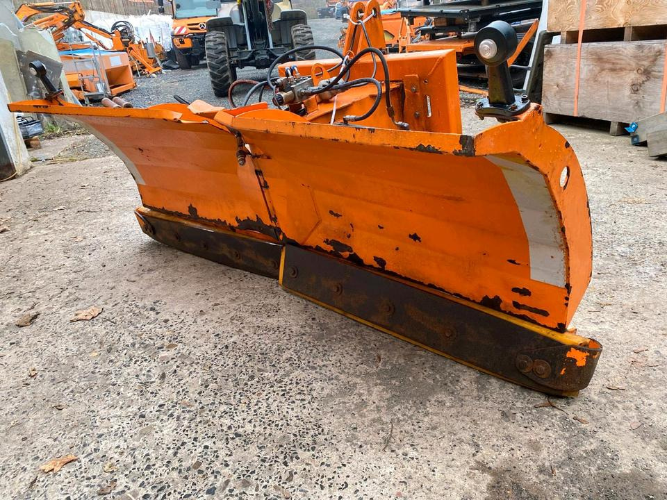 SaMASZ PSV 201 G V-Pflug Keilpflug Variopflug Schneeschieber Schneeschild Winterdienst Räumschild Schneepflug passend für Traktor Fronthydraulik - Bajak salju: gambar 4 SaMASZ PSV 201 G V-Pflug Keilpflug Variopflug Schneeschieber Schneeschild Winterdienst Räumschild Schneepflug passend für Traktor Fronthydraulik - Bajak salju: gambar 4