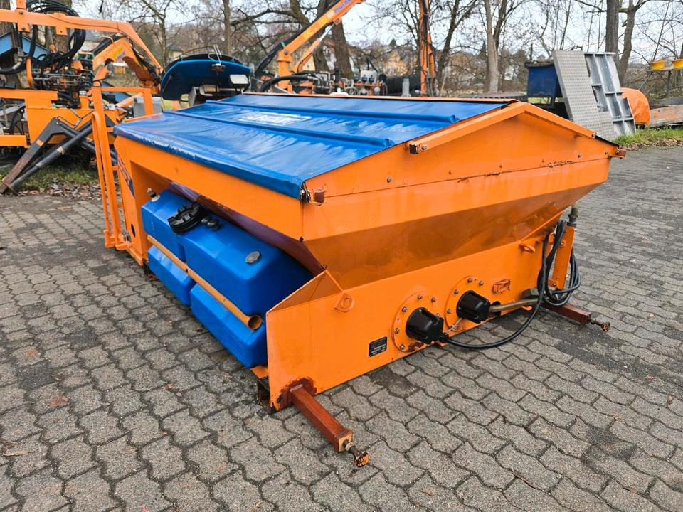 Schmidt DST25-FH 2-Kammer Salzstreuer Winterdienst Streuautomat Stratos SST MITOS Streusilo Solestreuer passend für UNIMOG 405/10 405/12 UGE UGN U300 400 500 530 430 318 423 - Penyebar pasir/ Garam: gambar 2 Schmidt DST25-FH 2-Kammer Salzstreuer Winterdienst Streuautomat Stratos SST MITOS Streusilo Solestreuer passend für UNIMOG 405/10 405/12 UGE UGN U300 400 500 530 430 318 423 - Penyebar pasir/ Garam: gambar 2